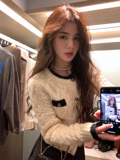 Qiu Rouyao winter new thickened short section slim fit lazy knitted cardigan sweater design feeling niche women
