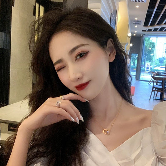Necklace light luxury niche 2022 new women's design sense of titanium steel does not fade temperament collarbone chain accessories 2021