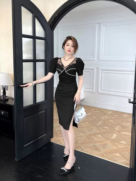 European station light and familiar v-neck black dress summer French retro design sense of waist and thin Hepburn style hip skirt 1555