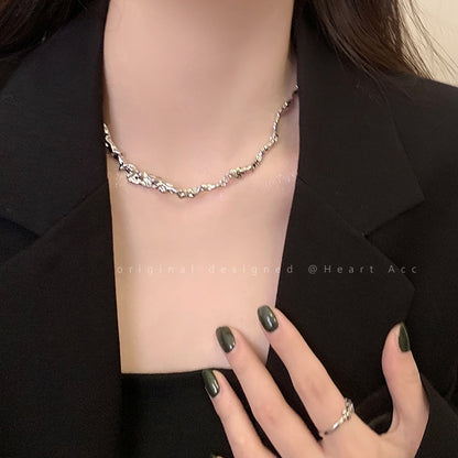 Cold wind irregular metal necklace female autumn and winter ins niche design sense accessories simple and high-end clavicle chain