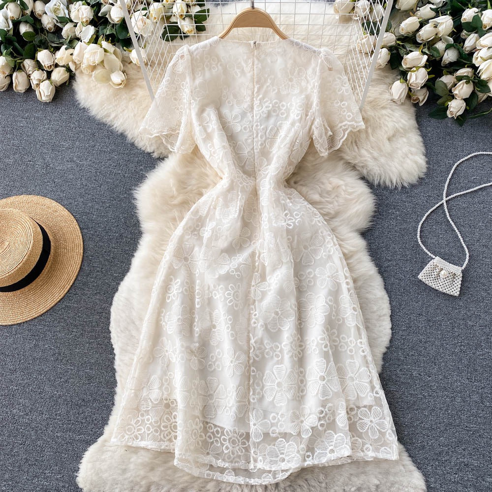 Light luxury niche high-end banquet evening dress tea break French retro V-neck waist slimming ladylike dress