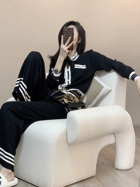 Early autumn new net red fried street age-reducing Hong Kong style retro chic sports and leisure knitted trousers two-piece suit women's tide 1672