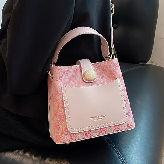 High-quality small bag women's 2022 summer new trendy fashion all-match messenger bag net red hand-held one-shoulder bucket bag