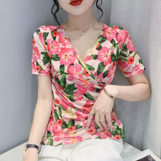 2022 summer new pattern mesh cross V-neck short-sleeved T-shirt women's fashion mother decorated with foreign style small shirt tide