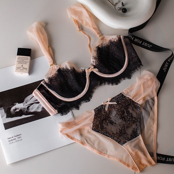 Sexy Ultra-Thin Lace up to Show The Small Chest Gathered Bra Set