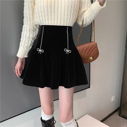 Skirt women's autumn and winter 2022 new Korean version design sense niche high waist thin temperament a-line pleated short skirt