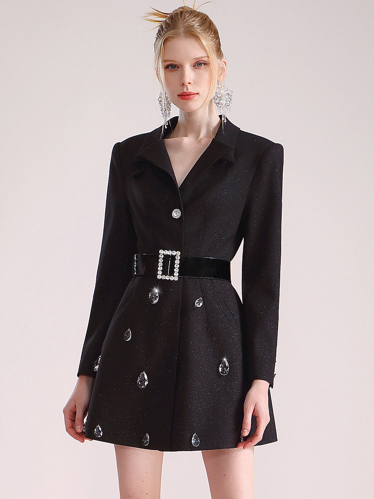 Elegant and stylish diamond decoration, simple waist and thin professional commuting black dress