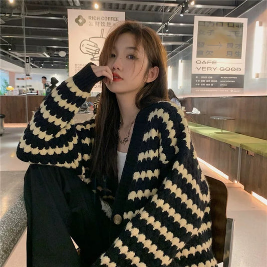 Lazy style v-neck striped knitted cardigan women's autumn 2022 new style outside with soft waxy retro loose sweater coat