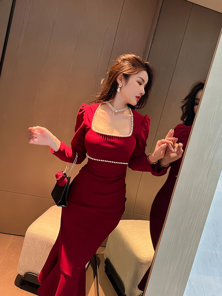 European station square collar red dress autumn and winter French pinch waist tight sexy palace retro wind mermaid dress skirt