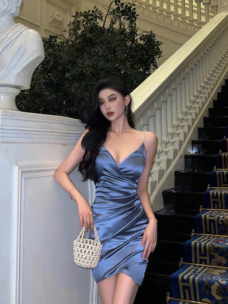 2840 Sexy low-cut suspender dress women's summer sweet and spicy chic stunning beautiful V-neck waist satin bread hip skirt