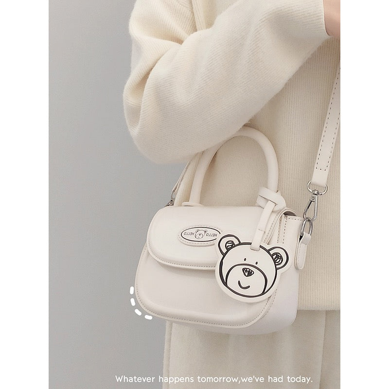 Bag women 2022 new style gentle wind bear decoration age-reducing girl crossbody bag all-match texture one-shoulder saddle bag