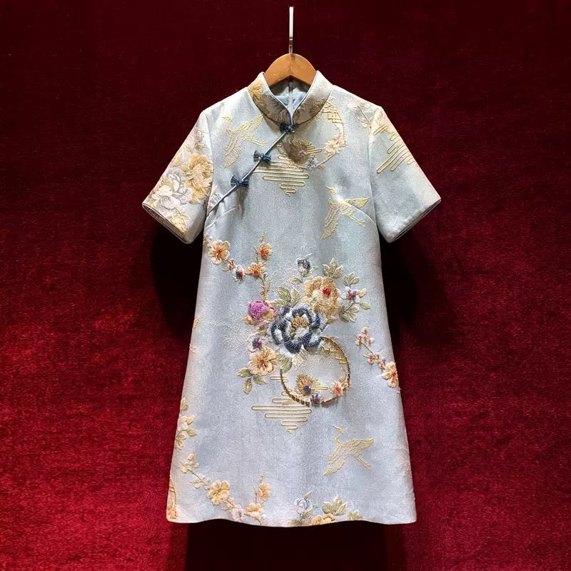 Temperament celebrity heavy industry beaded short-sleeved improved cheongsam dress small young model 2022 new high-end