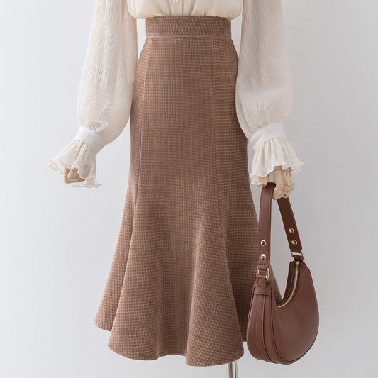 Khaki mermaid skirt female autumn and winter 2022 new high waist bag hip skirt mid-length corduroy skirt professional