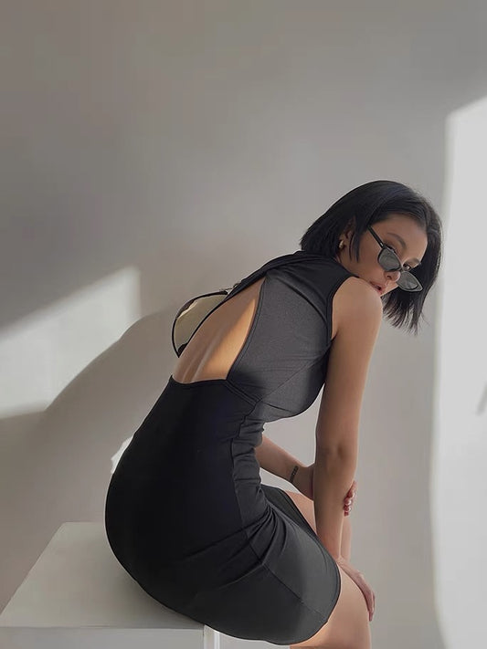Super love Kardashian sexy backless sleeveless slim bag hip dress waist shows figure black short skirt summer