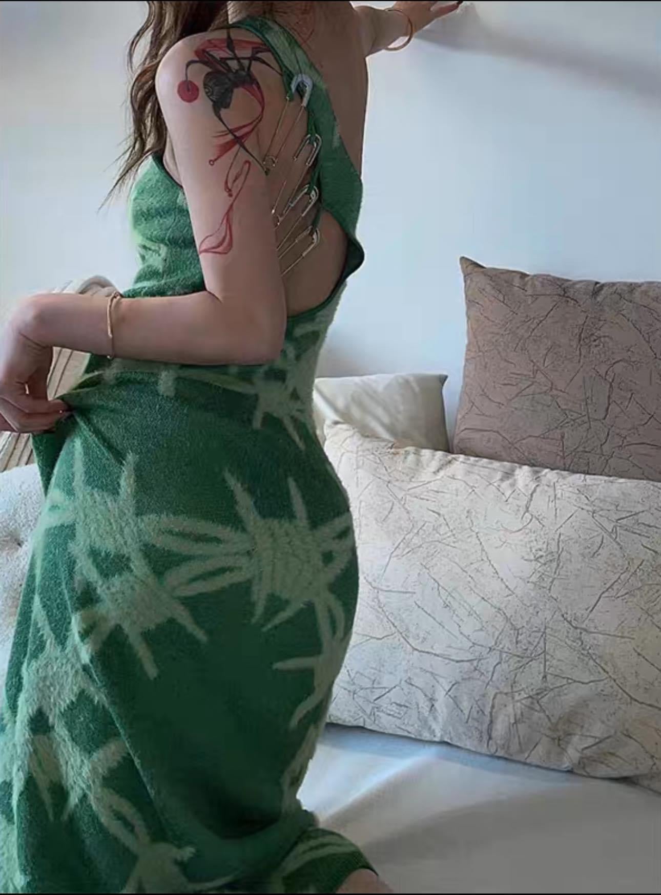 Turn up/Chen legs pure desire hot girl hanging neck dress female spring and autumn open back waist sexy long skirt ins