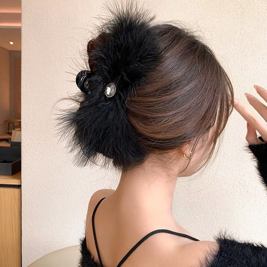 High-end temperament ~ black feather clip large female winter ostrich hair headdress hair clip shark clip with a lot of hair