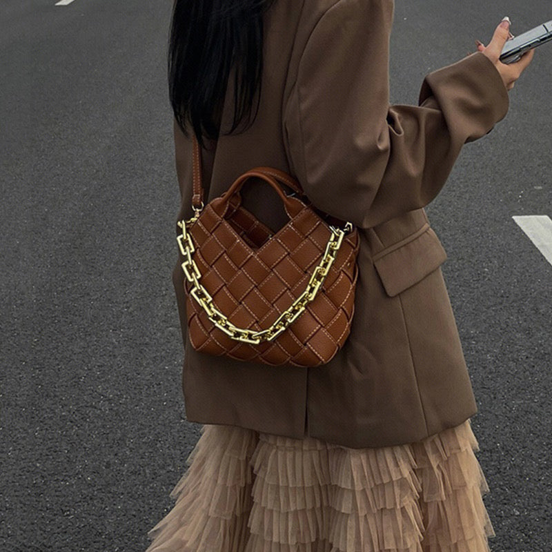 Woven bag women's 2022 autumn and winter new fashion high-quality texture niche design one-shoulder portable tote bag Messenger