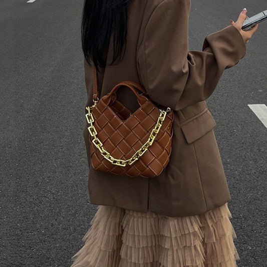 Woven bag women's 2022 autumn and winter new fashion high-quality texture niche design one-shoulder portable tote bag Messenger