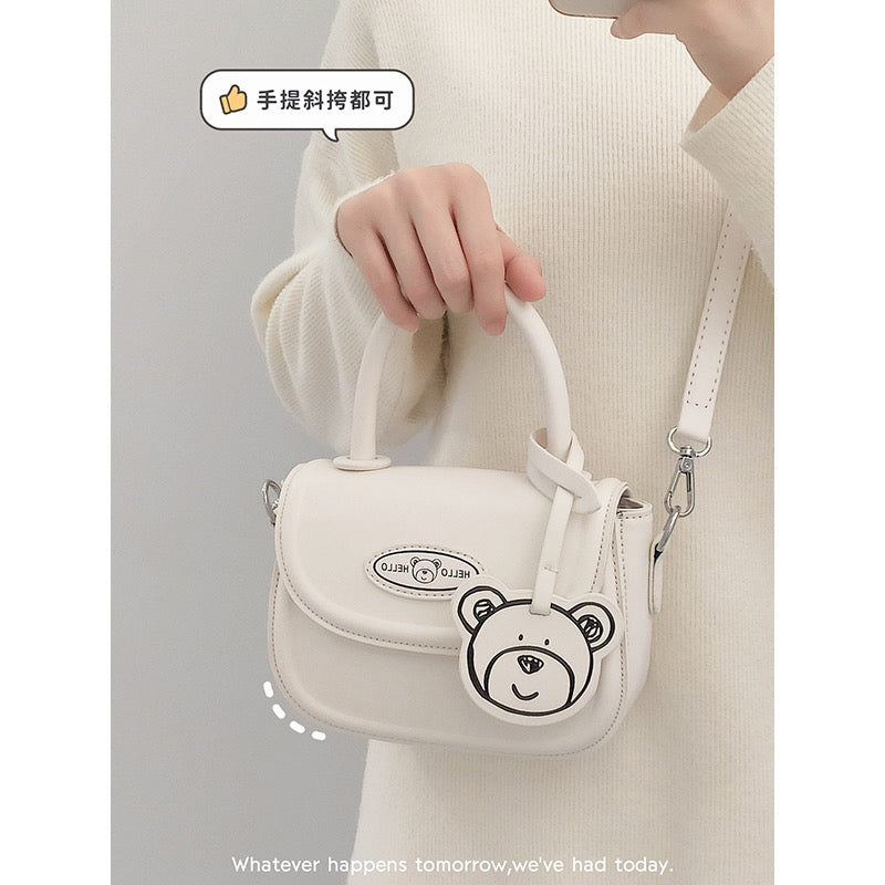 Bag women 2022 new style gentle wind bear decoration age-reducing girl crossbody bag all-match texture one-shoulder saddle bag