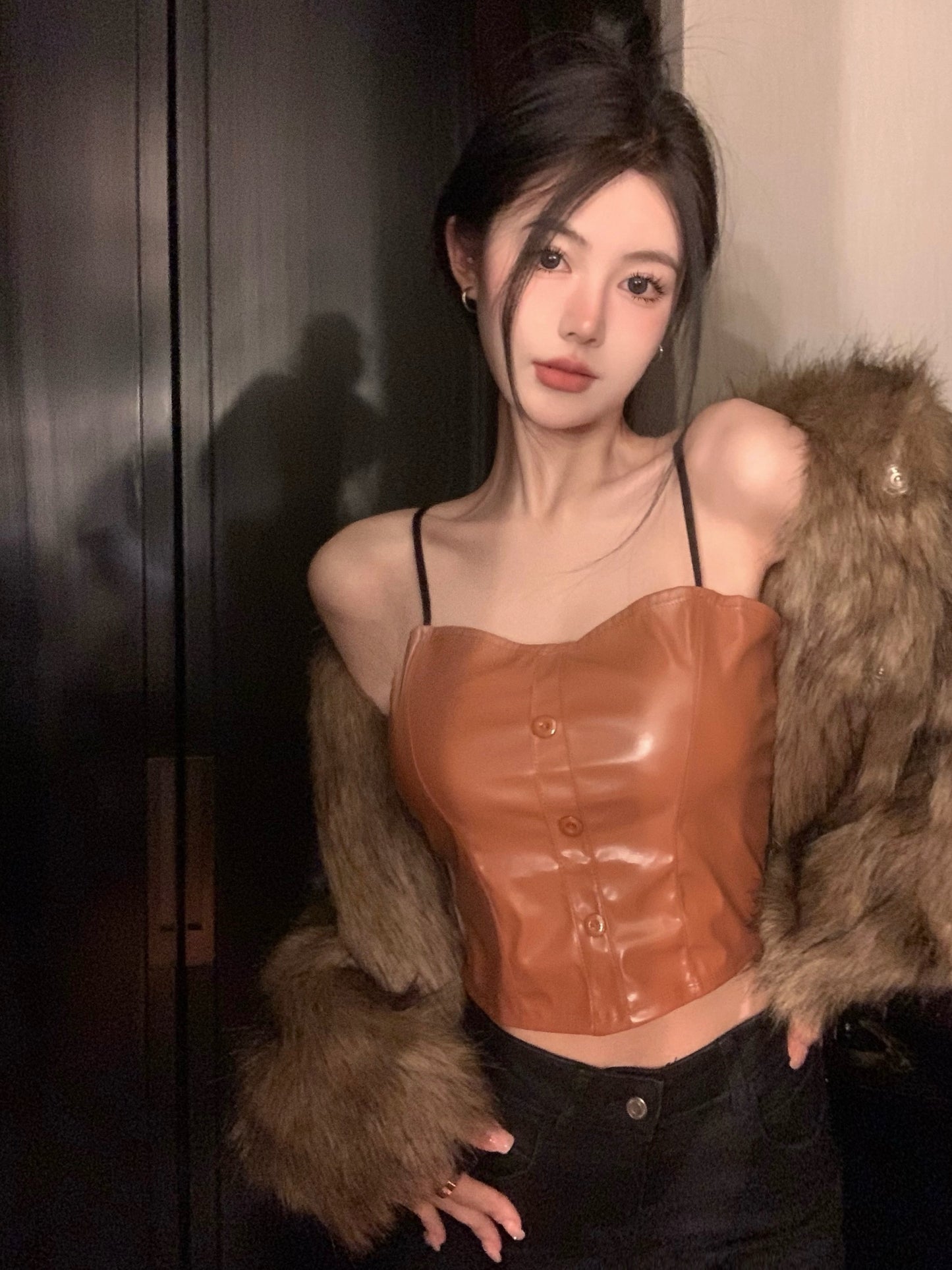 Hot girl pu leather camisole women's summer black temperament with chest pad short section inner top top bottoming shirt outer wear