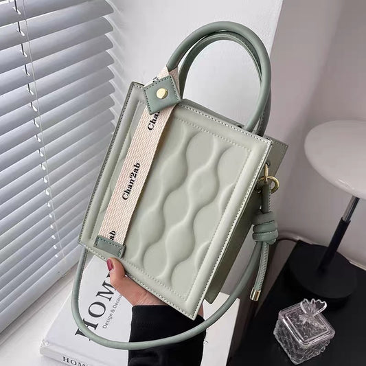 Niche design handbag women's 2022 new fashion vertical small square bag this year's popular one-shoulder messenger bag