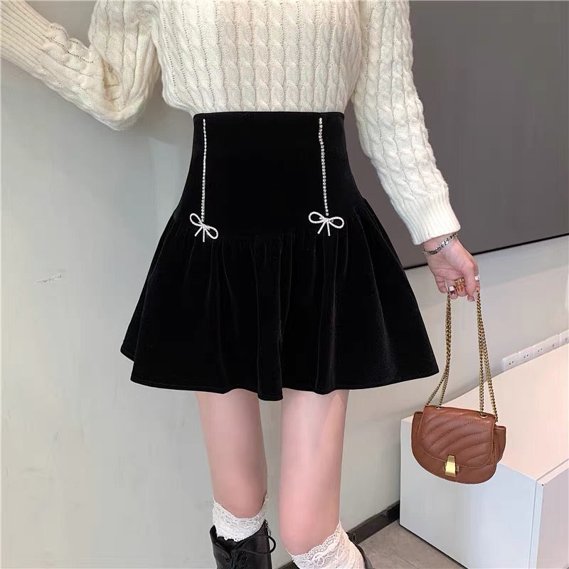 Skirt women's autumn and winter 2022 new Korean version design sense niche high waist thin temperament a-line pleated short skirt