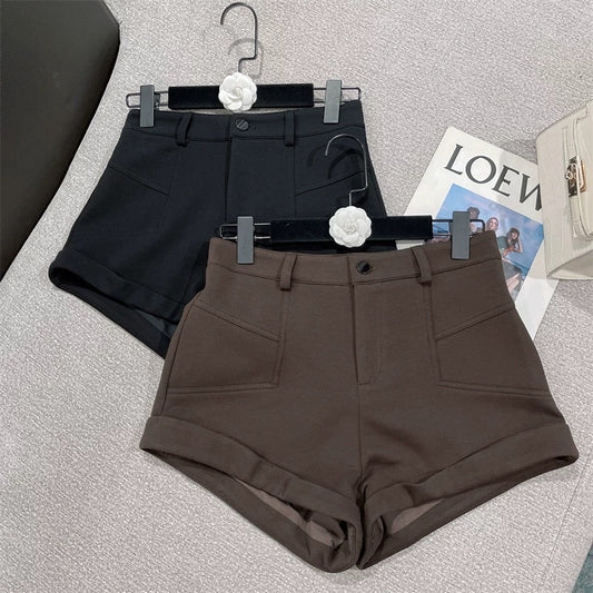 2022 early autumn new light mature ladies Western style all-match tooling pockets high waist and thin short solid color hot pants shorts 1618