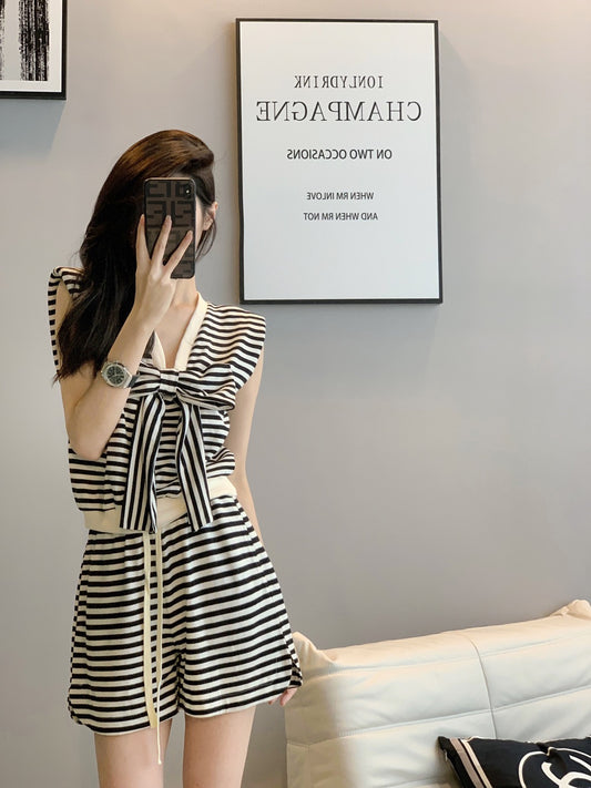 2022 summer new style small fragrance net red age reduction casual striped sleeveless top shorts two-piece suit female tide