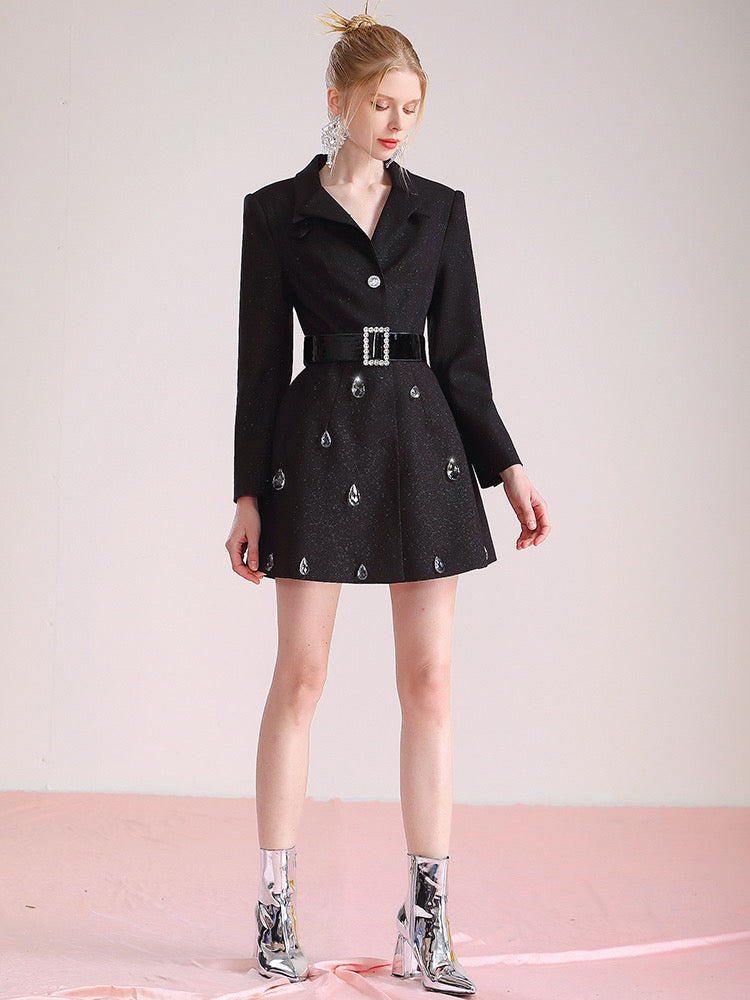 Elegant and stylish diamond decoration, simple waist and thin professional commuting black dress