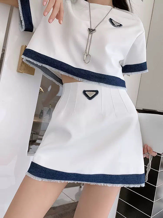 [Earth Store] Two-piece white short-sleeved top + high-waist A-line skirt suit skirt with contrast color stitching tassel 1682