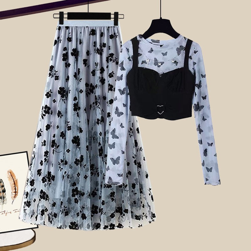 In spring, salt-based sweet and spicy girls wear bow-knot tops, French skirts, and two-piece skirts are popular this year.
