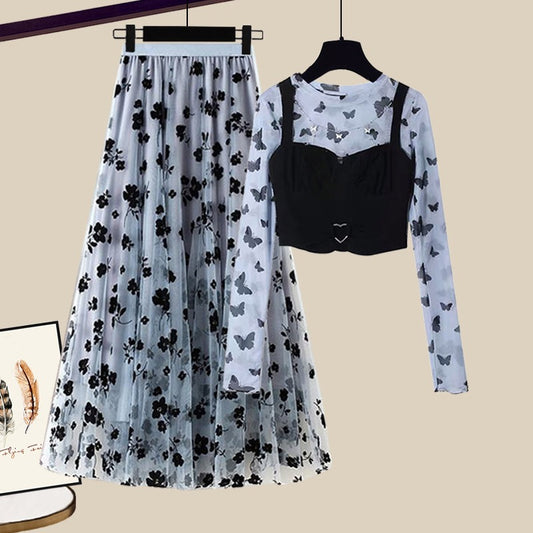 In spring, salt-based sweet and spicy girls wear bow-knot tops, French skirts, and two-piece skirts are popular this year.