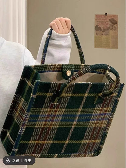 Talking about drinking DrinKing niche design new plaid commuter bag retro woolen casual handbag shoulder bag