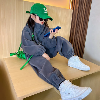 Girls' suit autumn and winter 2022 new winter clothes foreign style high collar plus fleece sweater children's fried street pants two-piece set