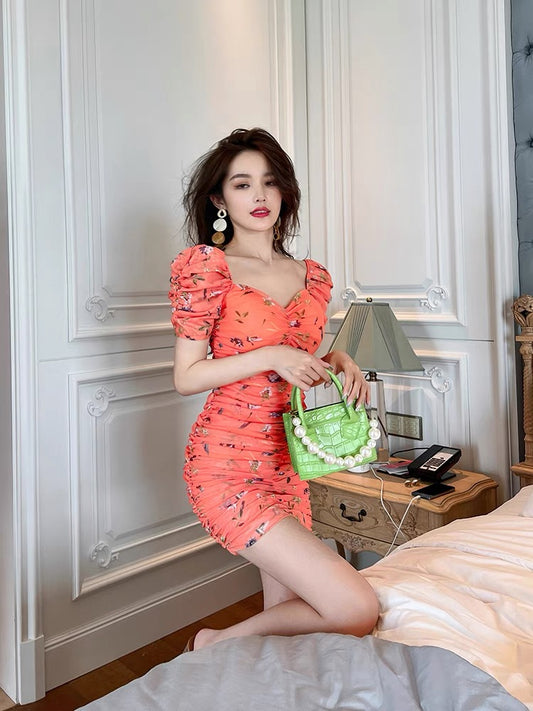 European station retro slim dress 2022 summer new tea break French small pleated sweet and spicy short skirt