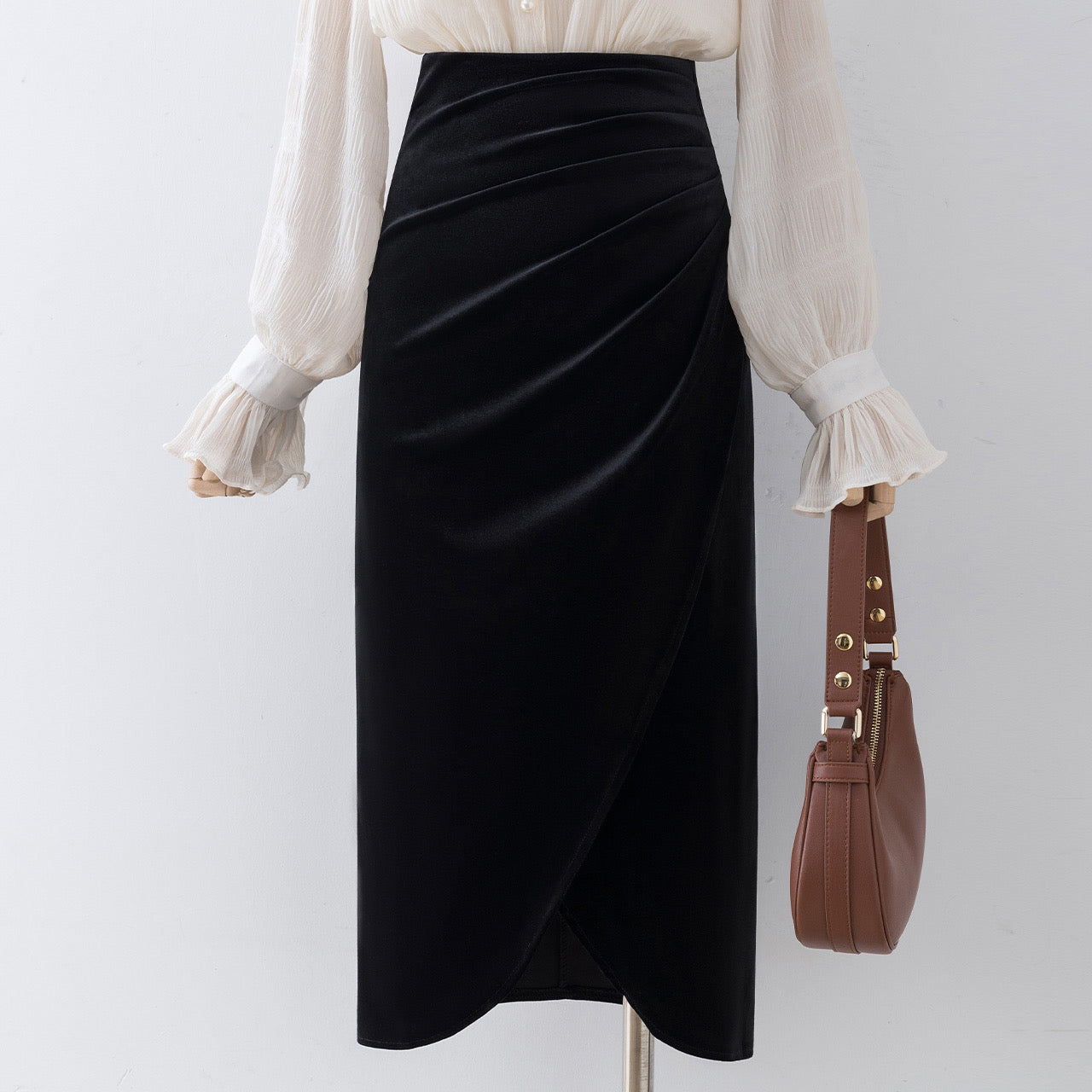 Black high-waisted velvet skirt women's autumn and winter 2022 new bag hip mid-length a-line skirt gold velvet bag skirt