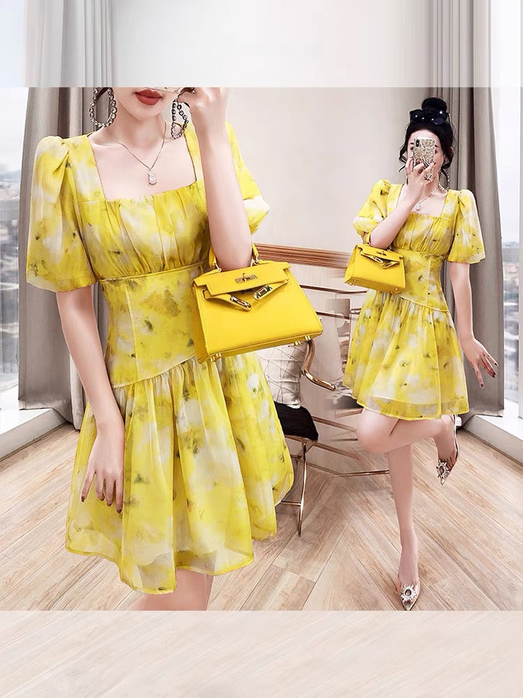 Skirt fairy summer 2022 new women's summer dress small floral yellow square collar sweet and spicy dress