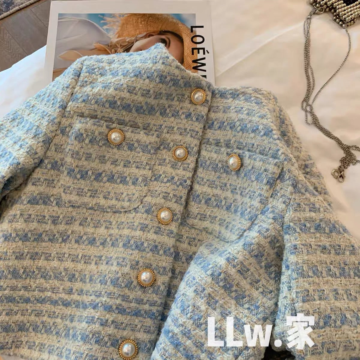 Pearl buckle small fragrance coat women's 2022 spring, autumn and winter new French design sense niche thickened short temperament top