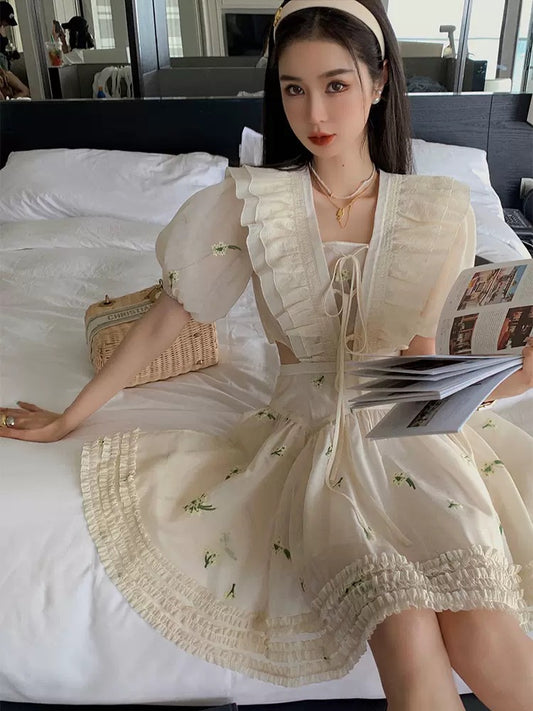 [Earth Store] French court fungus edge embroidery dress female summer puff sleeves hollow waist A-line skirt 1589
