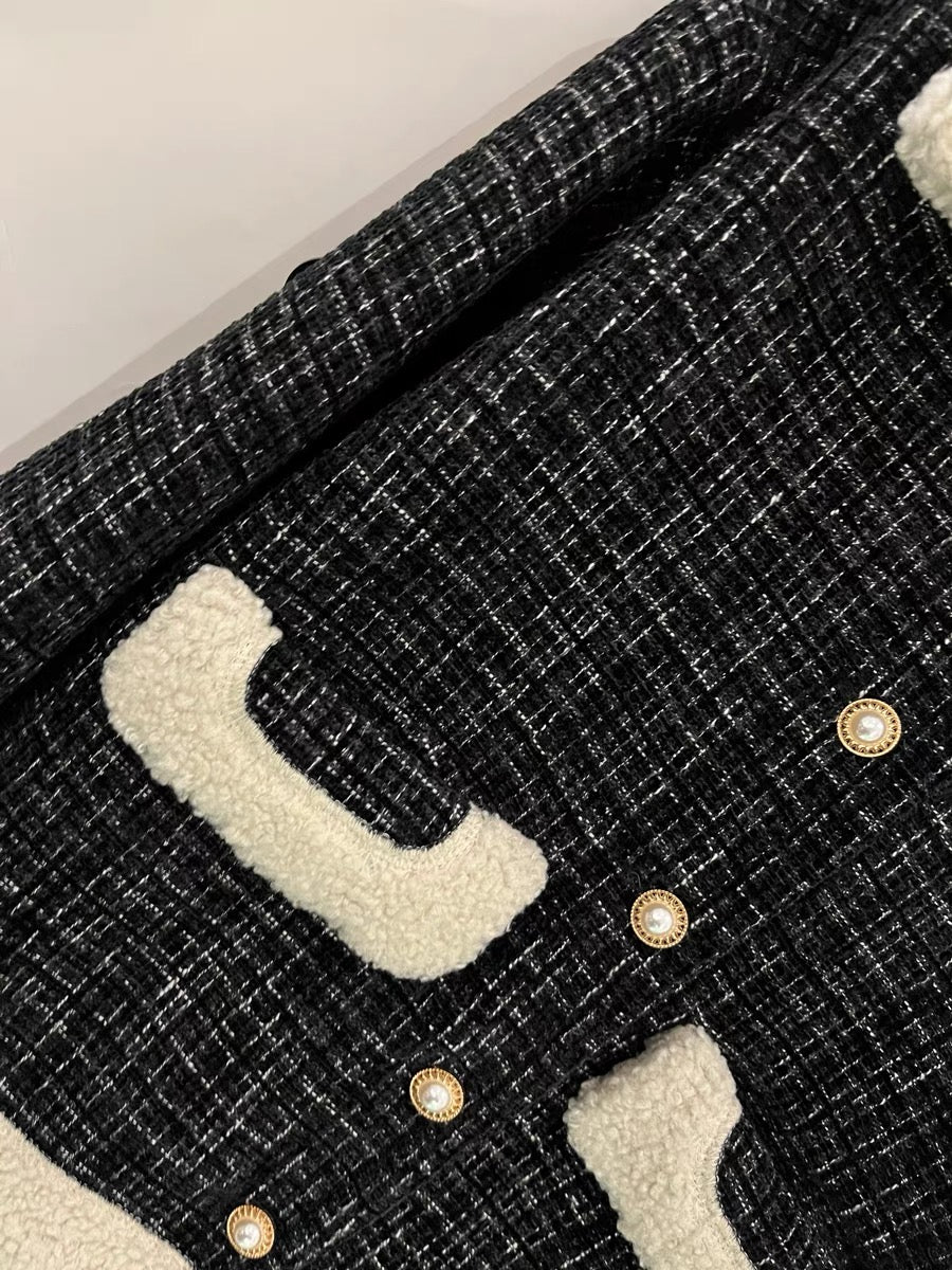 2022 autumn and winter new products black stitching lamb wool short coat women's small fragrance style high design sense all-match tops