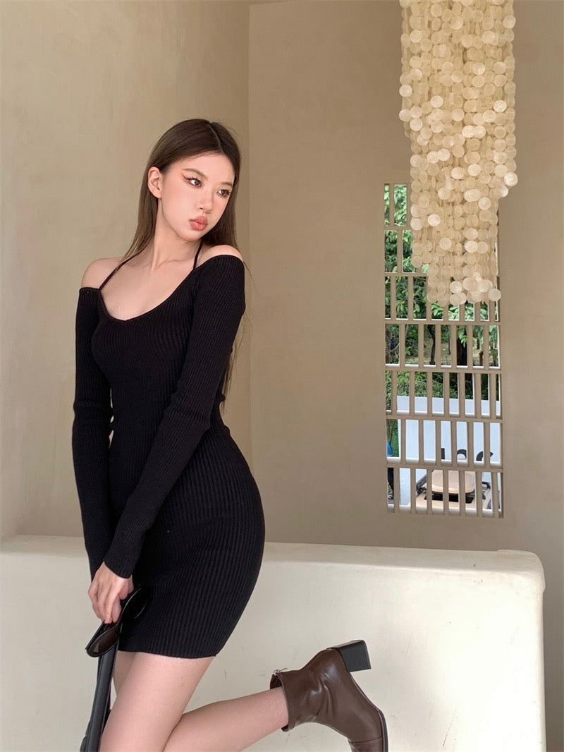 Korean version of sexy long-sleeved knitted dress women's autumn self-cultivation design sense niche hanging neck skirt bag hip skirt