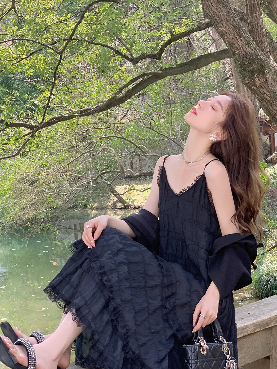 Guoguojia white dress female summer 2023 new cake skirt seaside vacation beach skirt suspender skirt