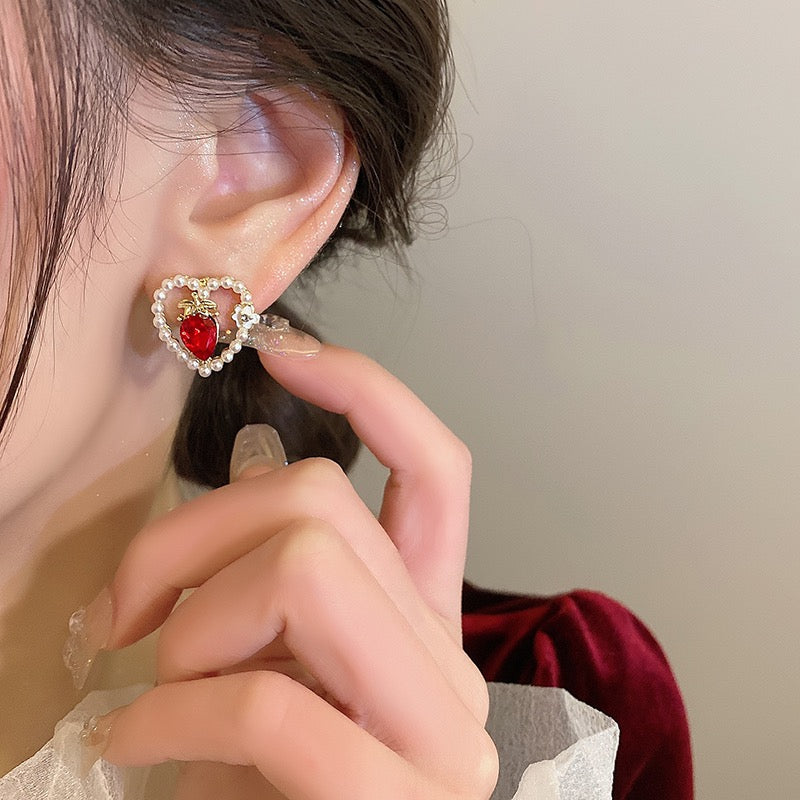 New Year's Red Hollow Heart Stud Earrings Women's Unique Design High-end Earrings Niche Festive Silver Needle Explosive Earrings