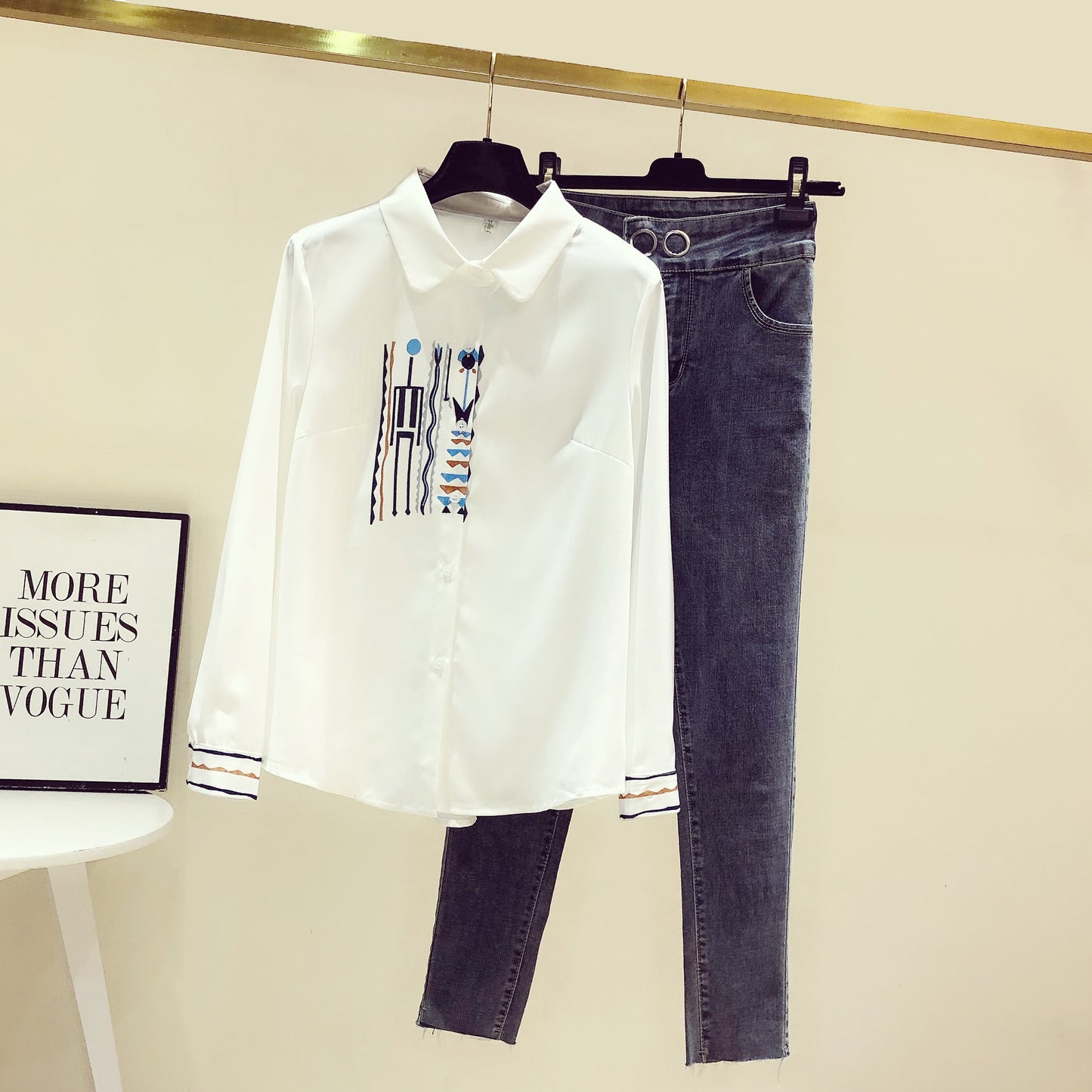 Embroidered chiffon white shirt top women's design sense niche 2022 early autumn new Korean style all-match chic shirt trend