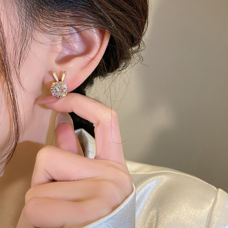 Rabbit earrings 925 silver needle flash diamond 2023 new trendy niche design high-end earrings female rabbit year earrings