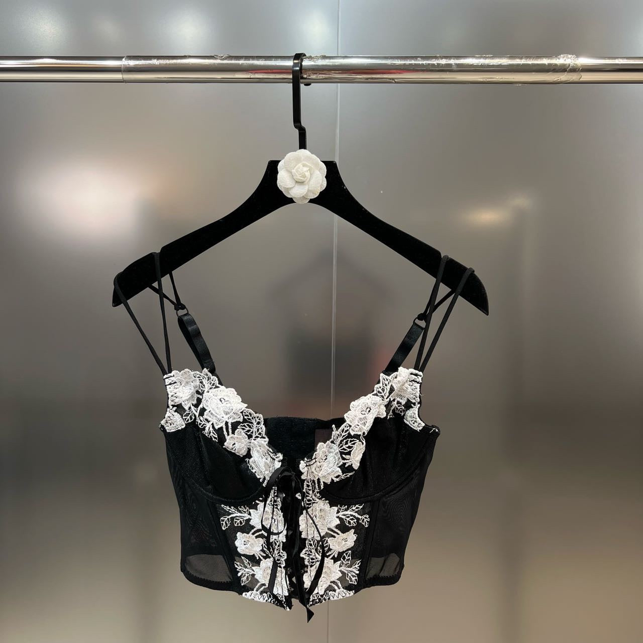Grapefruit MM2022 black and white contrasting color embroidery hook flower straps to narrow the waist and make you look thin and see through European and American hot girl style vest