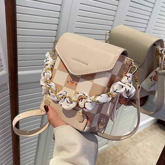 Summer popular foreign girl mobile phone bag female 2022 new high-quality texture messenger bag niche plaid small bag