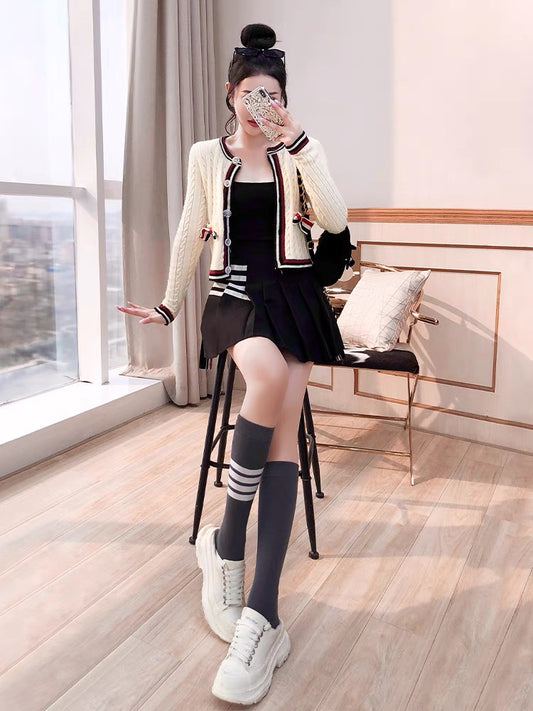 Playful and lively two-piece suit autumn women's winter sweet milk knitted sweater short skirt age reduction suit 2022 new